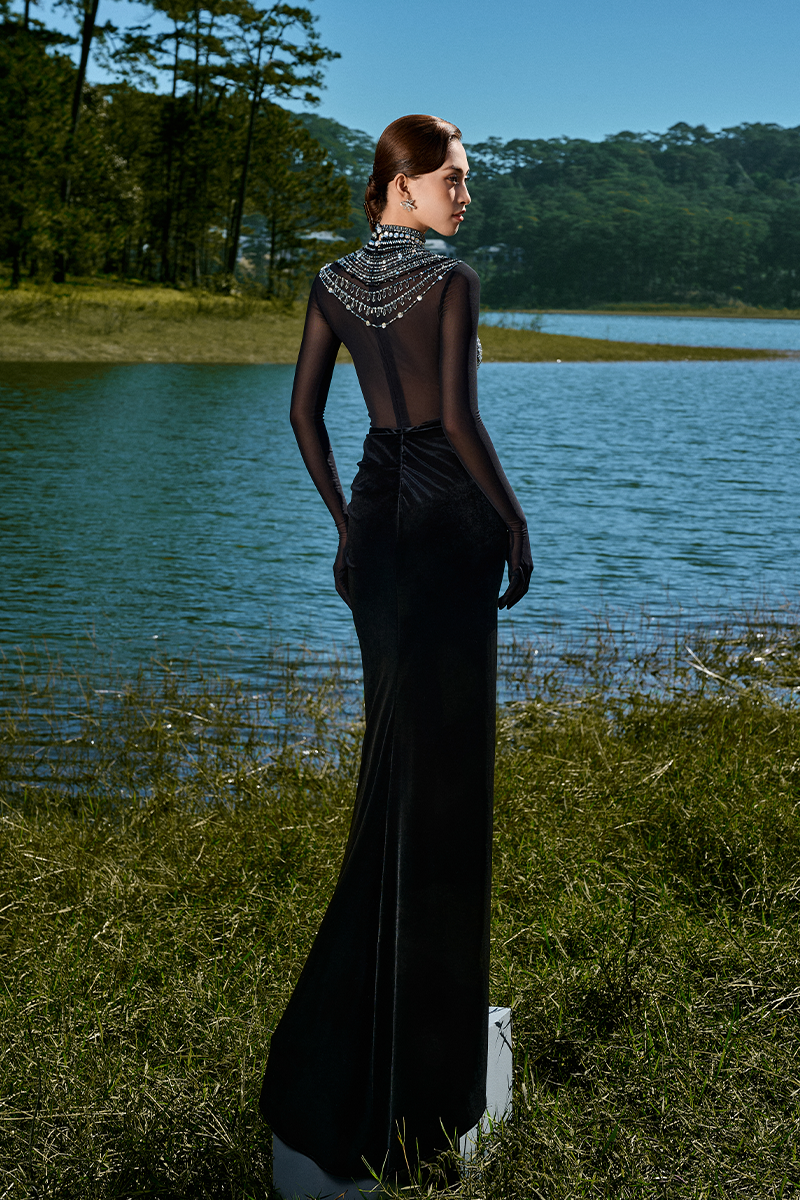 DAZZLING BLACK DRAPED BEADED GOWN | CULT MIA | Le Thanh Hoa DAZZLING BLACK DRAPED BEADED GOWN | CULT MIA | Le Thanh Hoa
