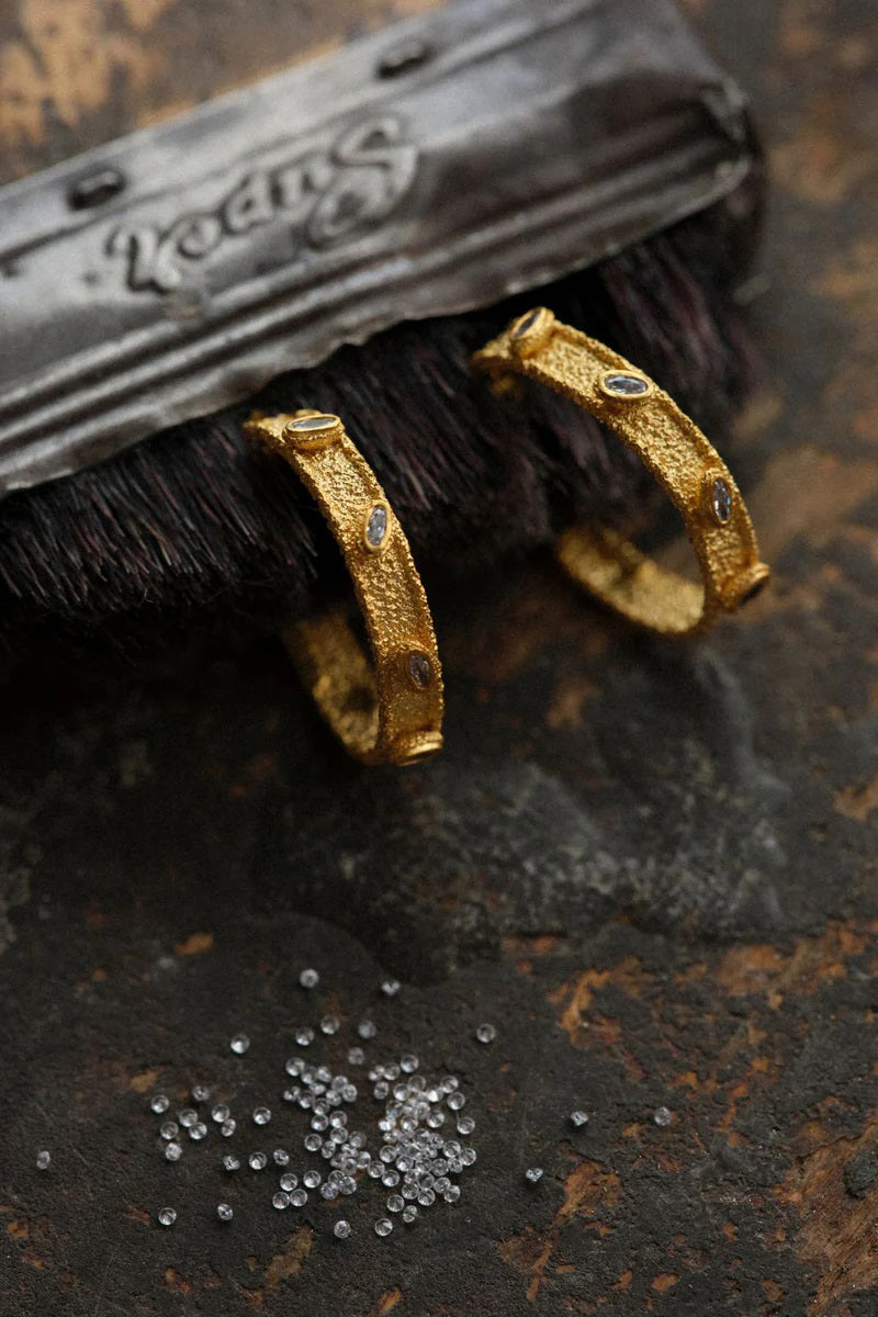 Peracas Salma earrings in white with elegant design, showcasing the stylish and versatile earrings in a close-up shot.