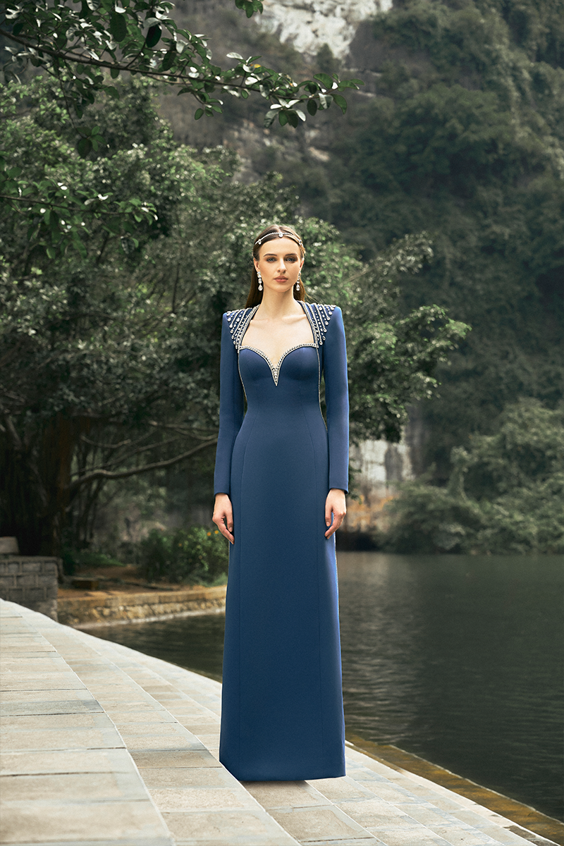 DARK BLUE LONG SLEEVE CHEST CUP STRAIGHT GOWN - CULT MIA