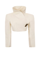 Kris Marán off-white cropped leather jacket with a fitted design, showcasing a stylish and contemporary outerwear piece.