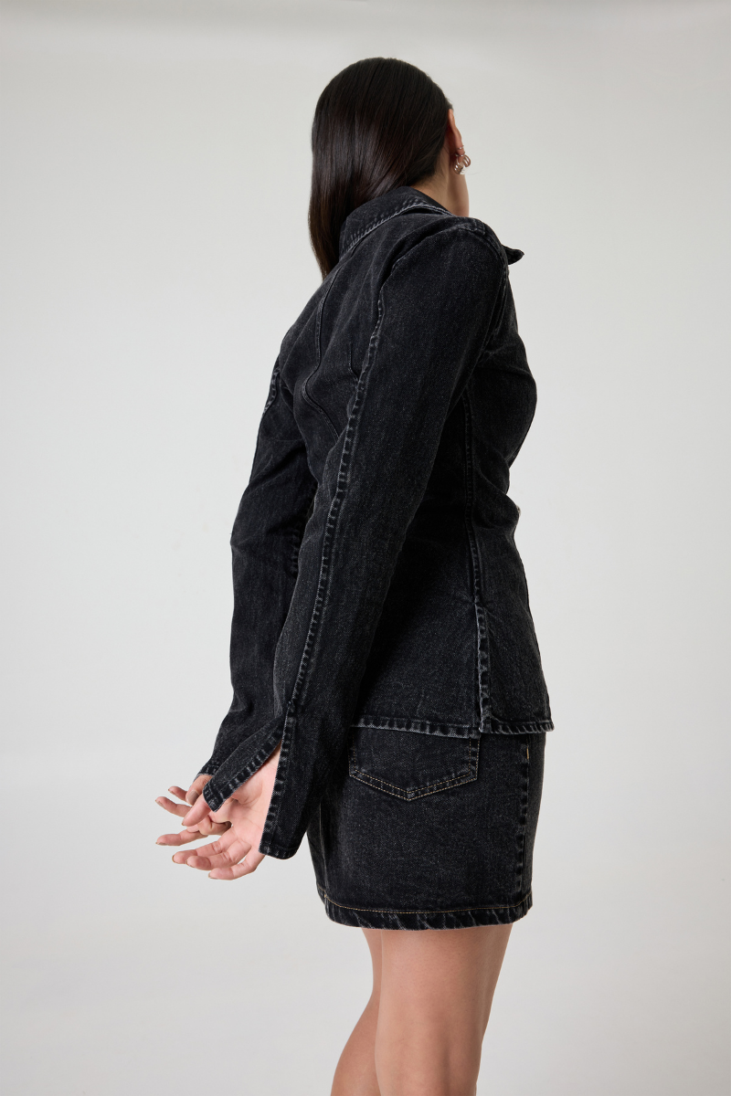 Dark denim Dalia top by Summer Away, stylish shirt with a relaxed fit and button details, shown on a model.