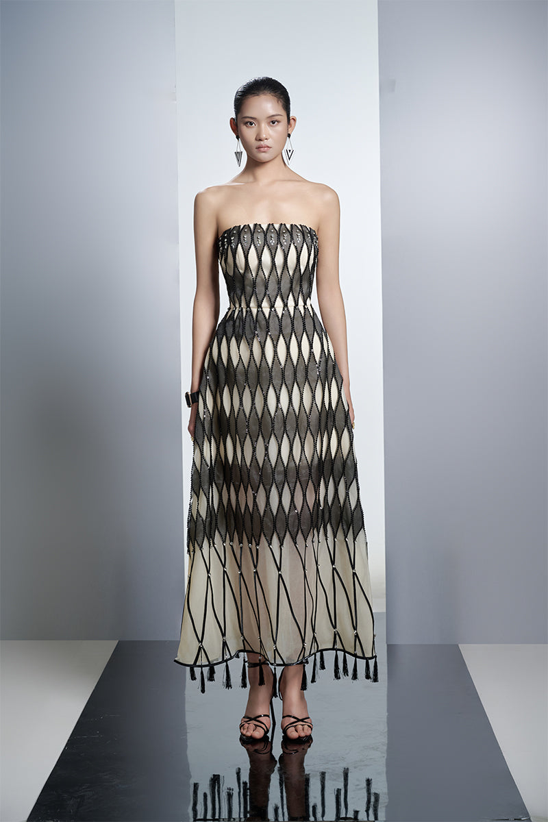 LATTICE STRAPLESS MESH MAXI DRESS IN BLACK AND WHITE - CULT MIA