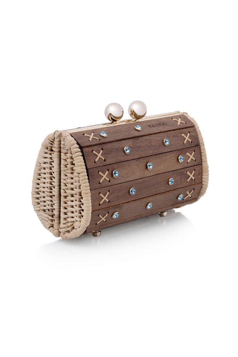 Waiwai Rio Petit Baoba clutch bag in Oud Safira with textured surface and elegant design, ideal for stylish occasions.
