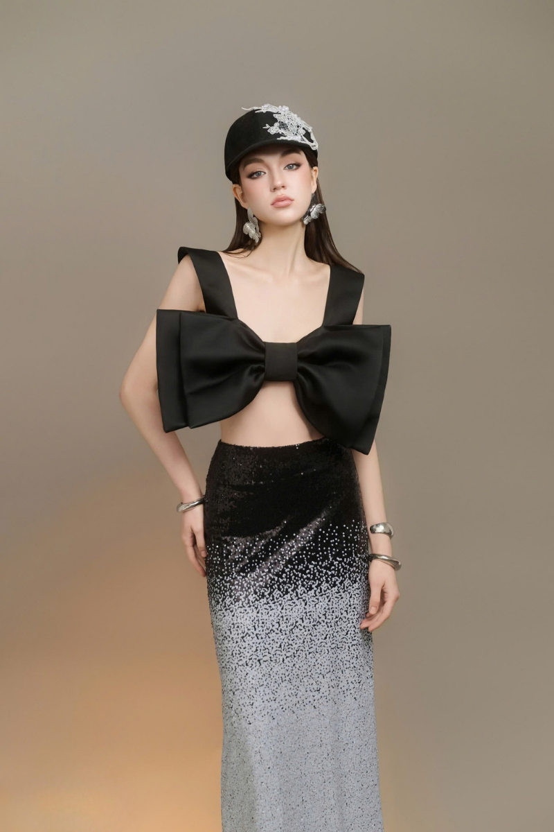 Arti Apparel Shannon midi skirt in a flowy fabric, featuring a high waist and midi length, perfect for casual or office wear.