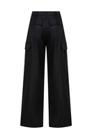 Sudi Etuz low waist cargo pants with multiple pockets, relaxed fit, and casual style, shown on a model.