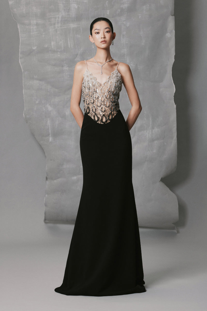 ROUND-NECK LONG STRAIGHT DRESS IN BLACK