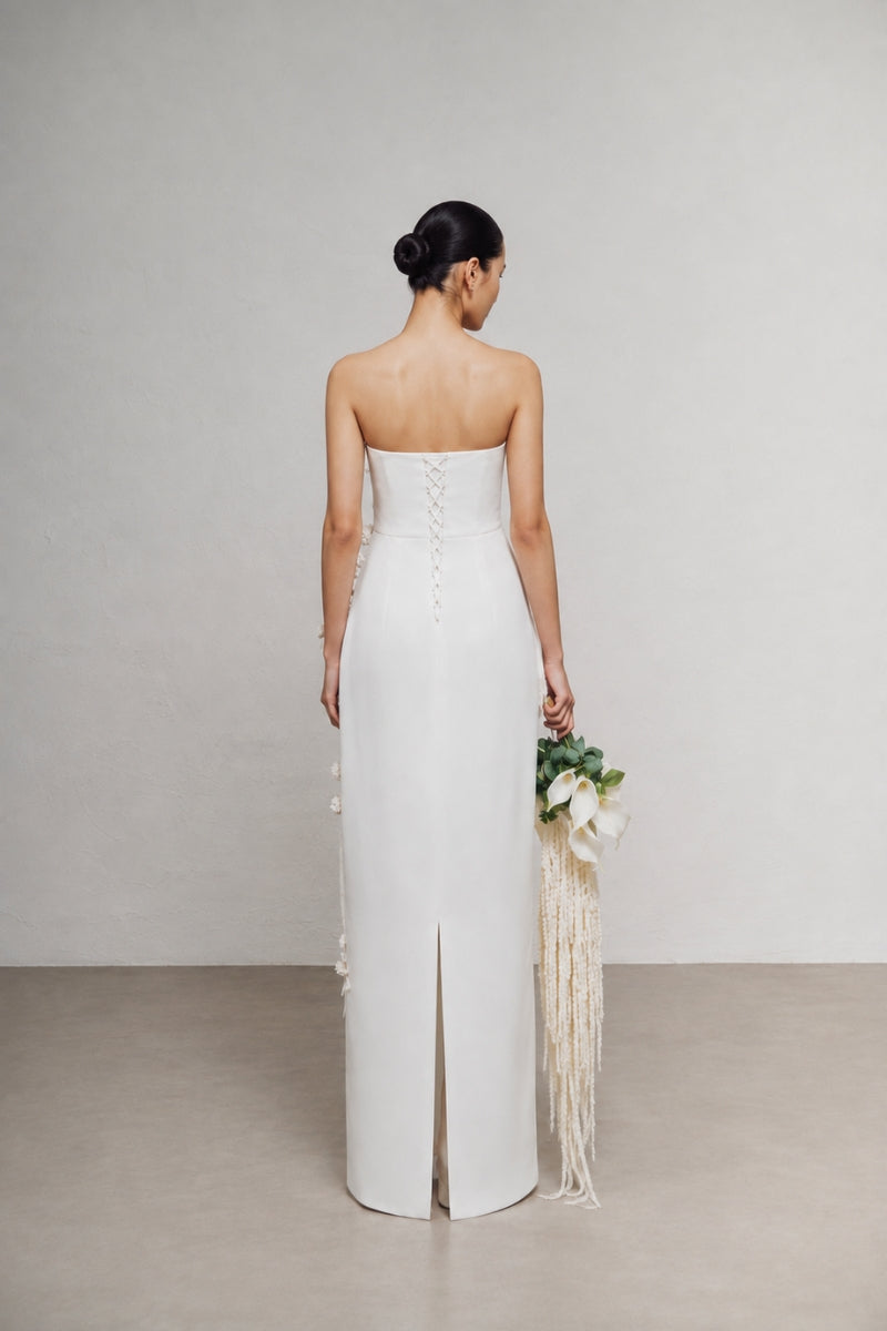 White Plan OVIEN Maxi Dress, flowing white dress with elegant design, perfect for summer or special occasions.