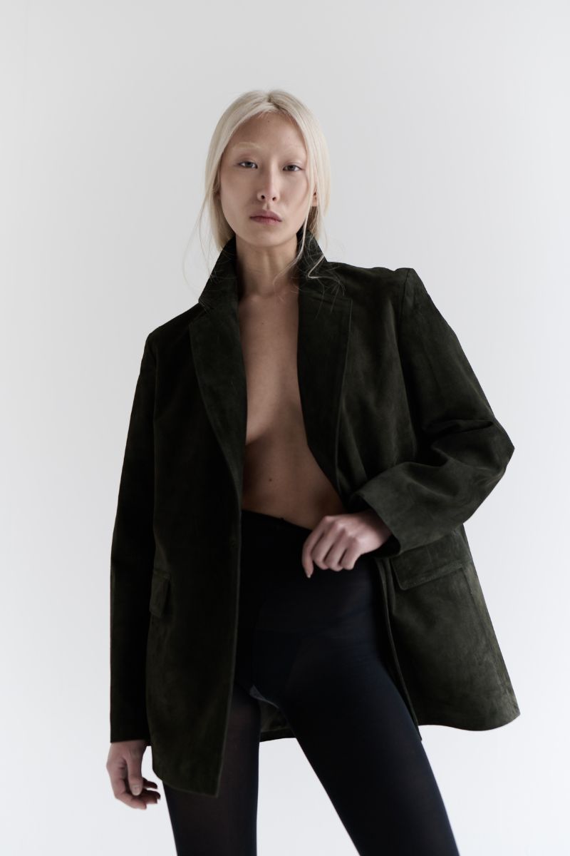 ZUT Madalena suede blazer, stylish women's jacket with a tailored fit and soft suede texture, shown in a neutral color.