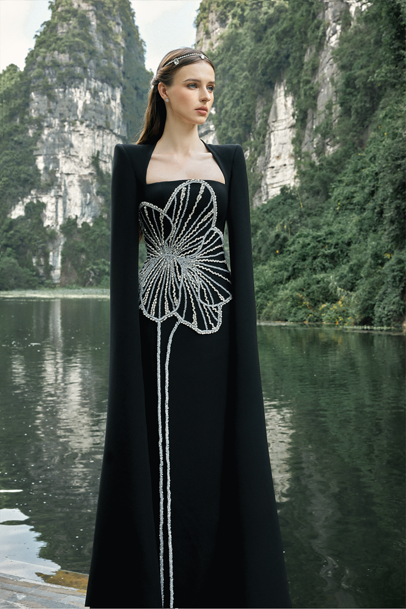 CRYSTAL FLORAL PATTERNED BLACK GOWN - CULT MIA