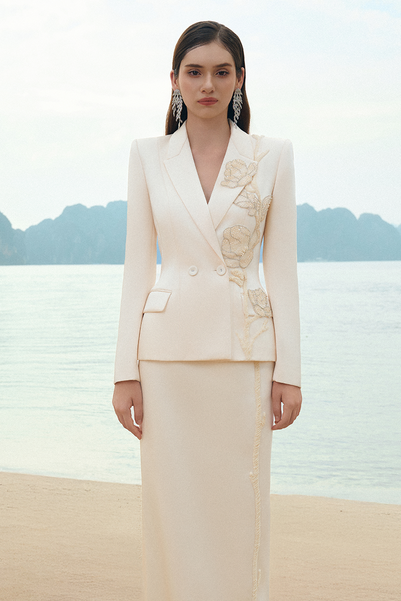 White Pearl Taffeta co-ord set by Lune De Soie, featuring a stylish top and matching skirt in elegant taffeta fabric.