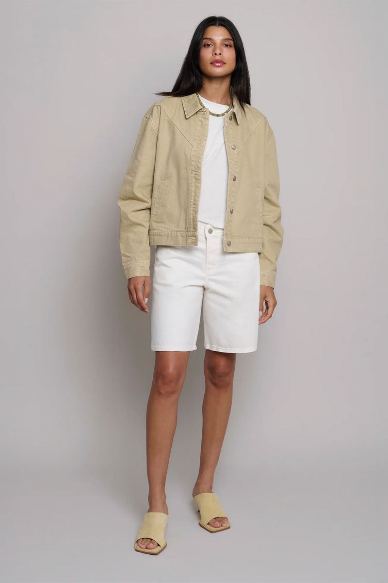 TT Studios Duke shorts in white St. style, casual fit with adjustable drawstring waistband, perfect for relaxed summer wear.