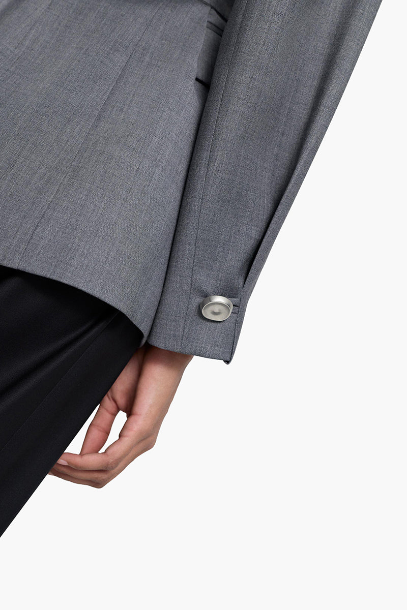 Acaria Studio Wisdom Blazer, tailored blazer in neutral fabric, featuring classic lapel collar and fitted style on a mannequin.