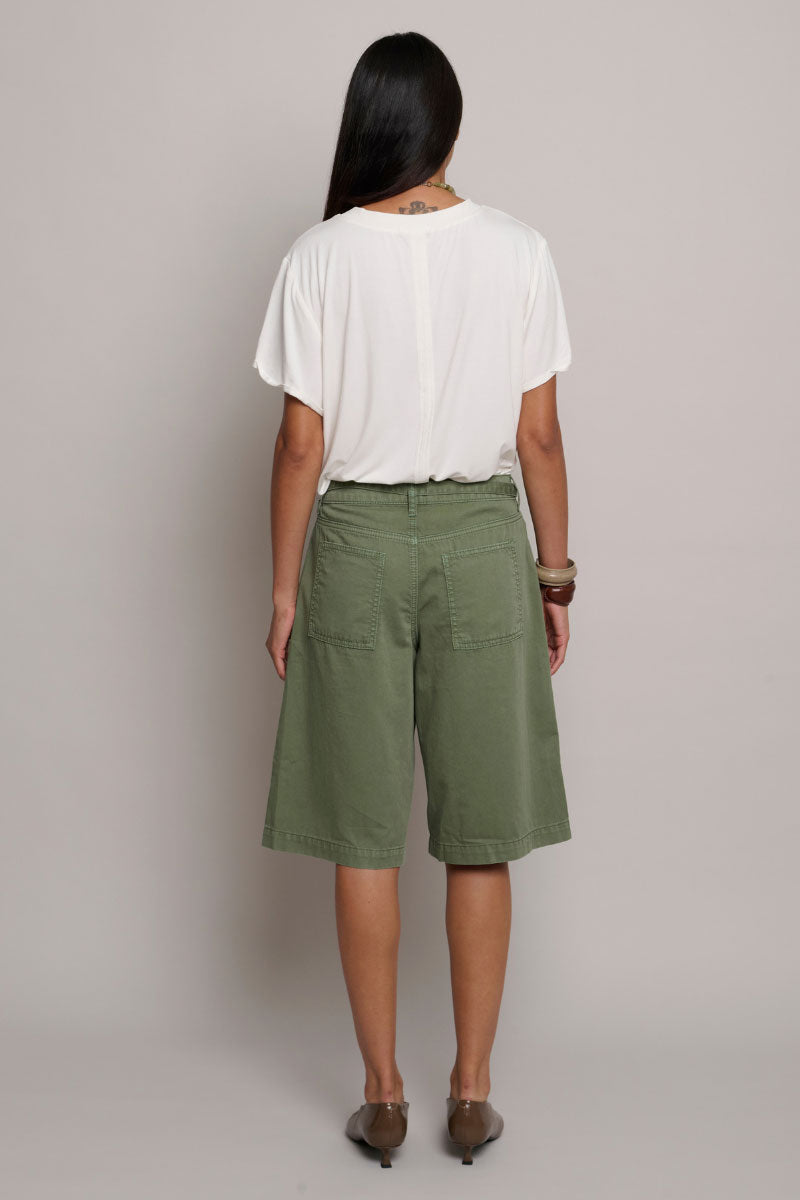 TT Studios PAM Shorts in green, casual men's shorts with a relaxed fit and stylish design, suitable for everyday wear.