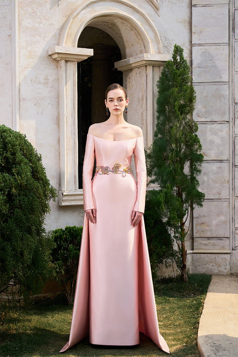 فستان من قماش التفتا الخيزراني مكشوف الكتفين