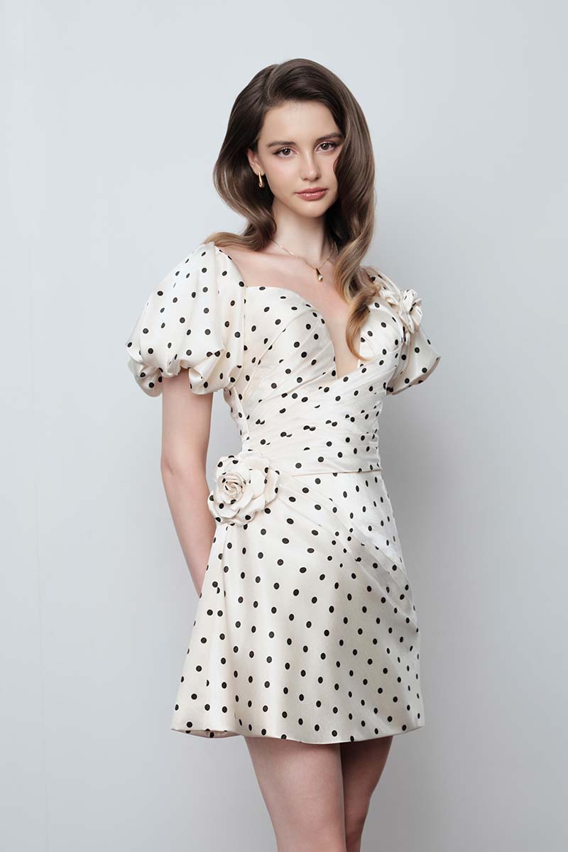 Do Long Rose Dot Mini Dress featuring a vibrant floral pattern and short sleeves, perfect for casual or summer wear.