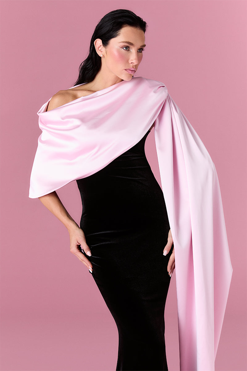 Nur Karaata Amoura gown featuring elegant fabric and intricate detailing, displayed on a mannequin.