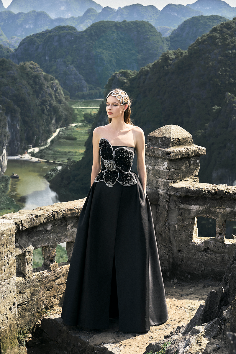 BLACK STRAPLESS ORCHID PATTERNED A-LINE GOWN - CULT MIA
