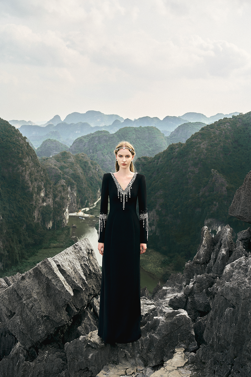BLACK V-NECK BACK SLIT GOWN - CULT MIA