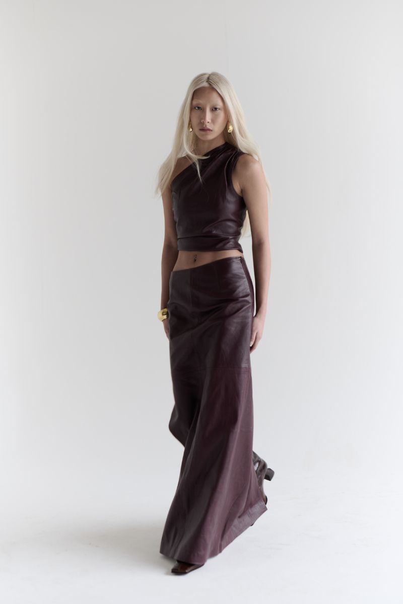 ZUT Laurel leather maxi skirt in black, flowing length with smooth leather texture and waistband, stylish and elegant design.
