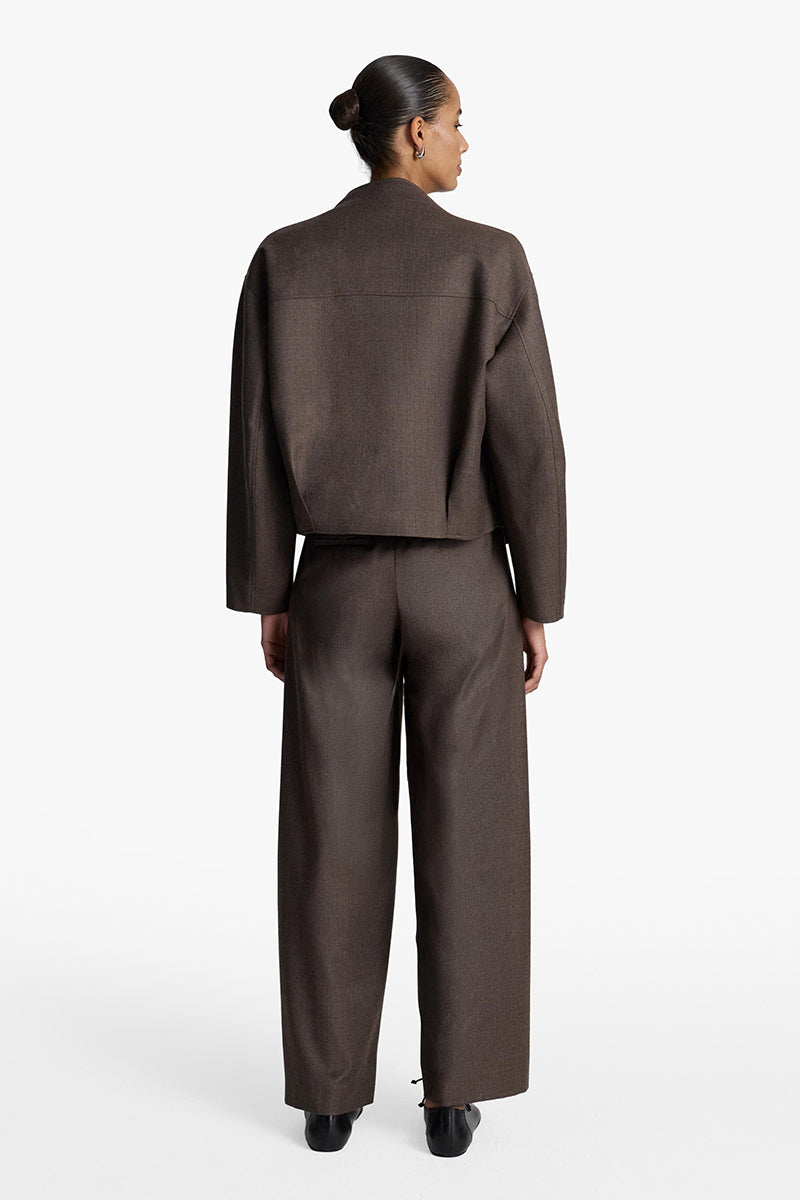 Acaria Studio Sahara jacket in coffee color, stylish outerwear with a cozy fit, displayed on a model.
