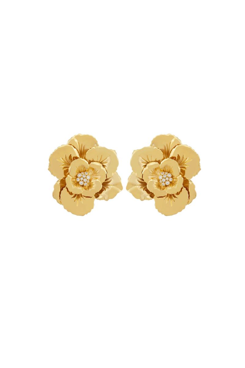 Peracas Boboli earrings in white, stylish drop earrings with a sleek design, perfect for accessorizing casual or formal outfits.