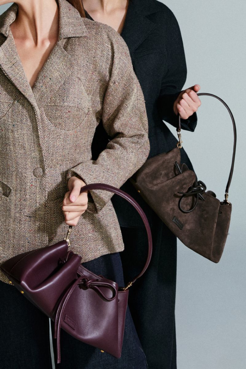Rose de Mai Arabesque bucket bag in chocolate brown with shoulder strap, stylish and spacious for everyday use.
