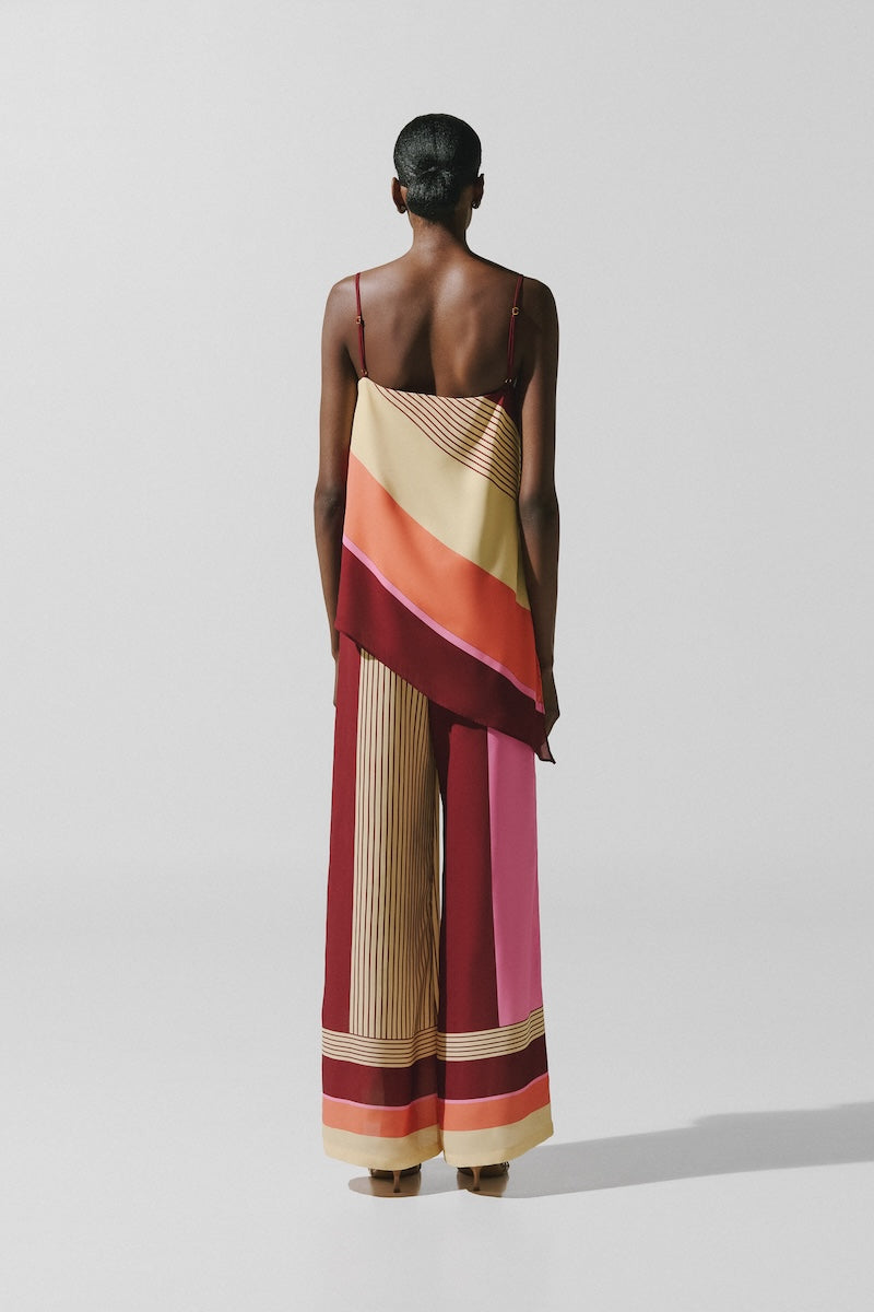 Baobab NOA pants in terracotta rosata fabric, showing stylish, relaxed fit with side pockets and waistband detail.