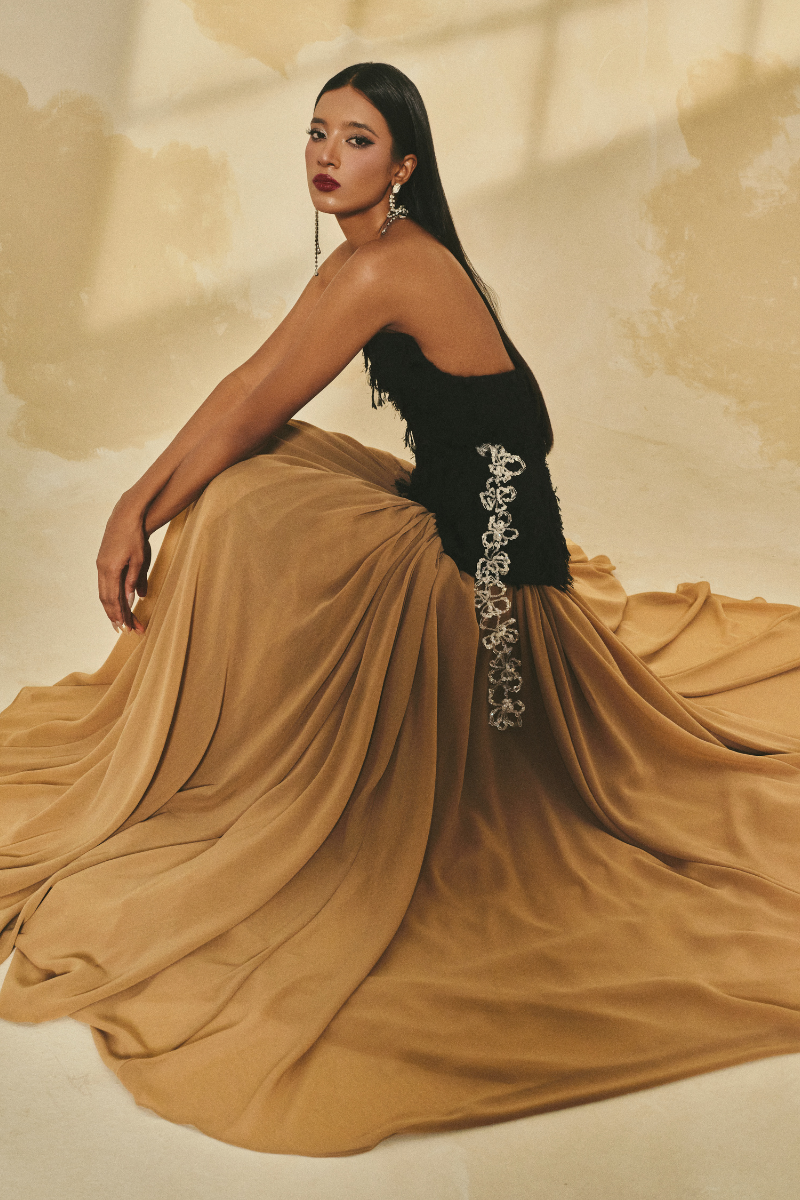 OFF-SHOULDER FRINGE JACQUARD AND CHIFFON FLARED MAXI DRESS OFF-SHOULDER FRINGE JACQUARD AND CHIFFON FLARED MAXI DRESS
