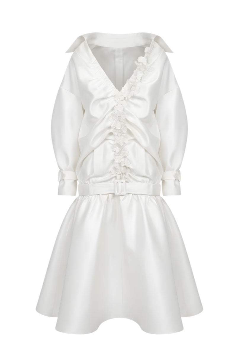 White Plan Valeria belted coat in neutral fabric, featuring a tailored fit and stylish belt detail for a sophisticated look.