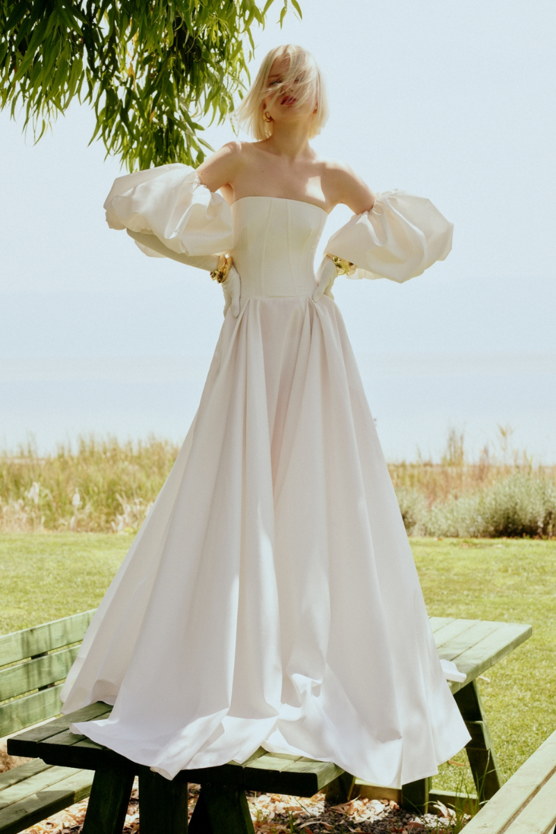 STRAPLESS MAXI CORSET DRESS WITH REMOVABLE PUFFY SLEEVES - CULT MIA