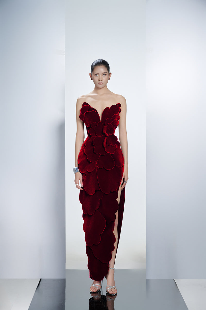 V-NECK PETAL STRAPLESS VELVET MAXI DRESS IN RED - CULT MIA