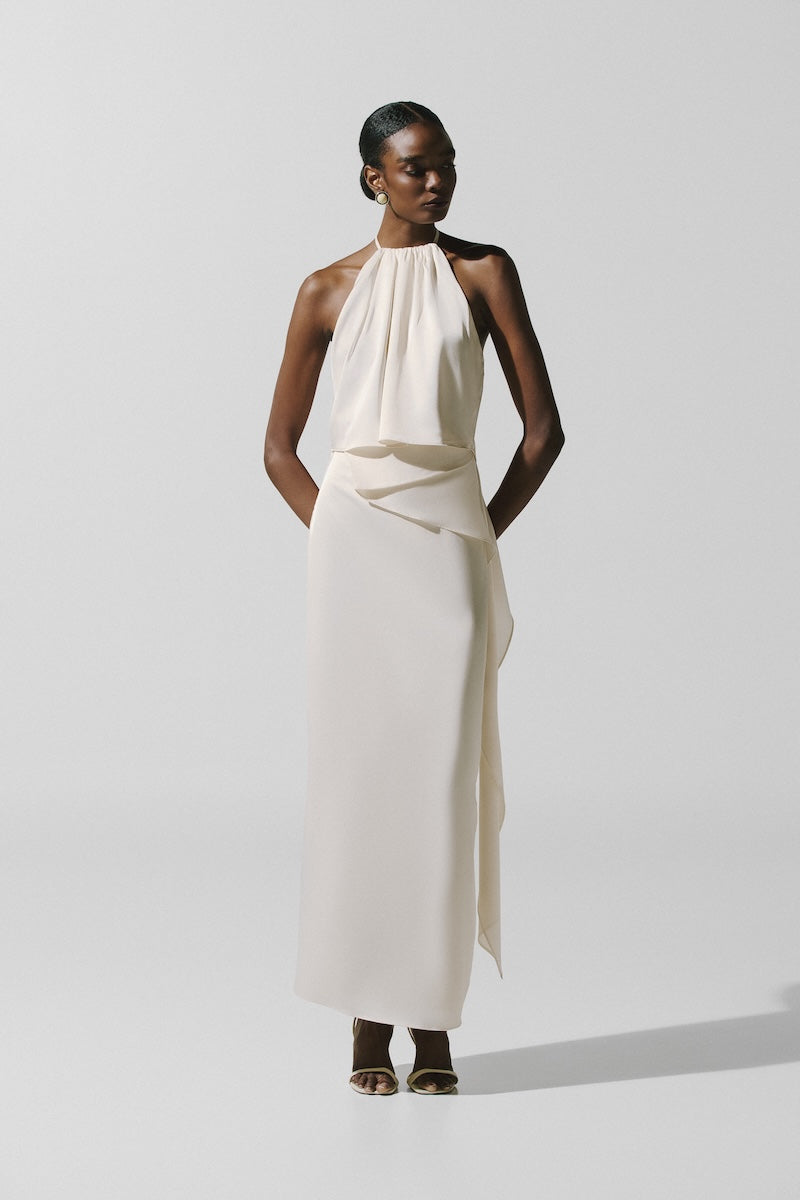 Baobab Lorena top in mascarpone color, stylish women's blouse with soft fabric and relaxed fit, close-up view of the top.