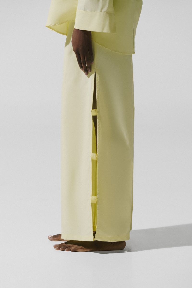 Baobab Wayra pants in Limone color, stylish casual pants with a relaxed fit and vibrant yellow-green shade, perfect for everyday wear.