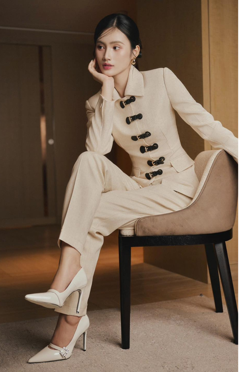 White Plan Fungle Jacket, stylish outdoor jackets with a modern design, shown in the image with a sleek fit and detailed stitching.