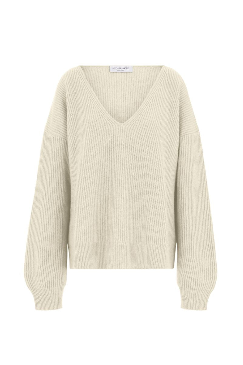 STELLA V-NECK SWEATER IN CREAM - CULT MIA