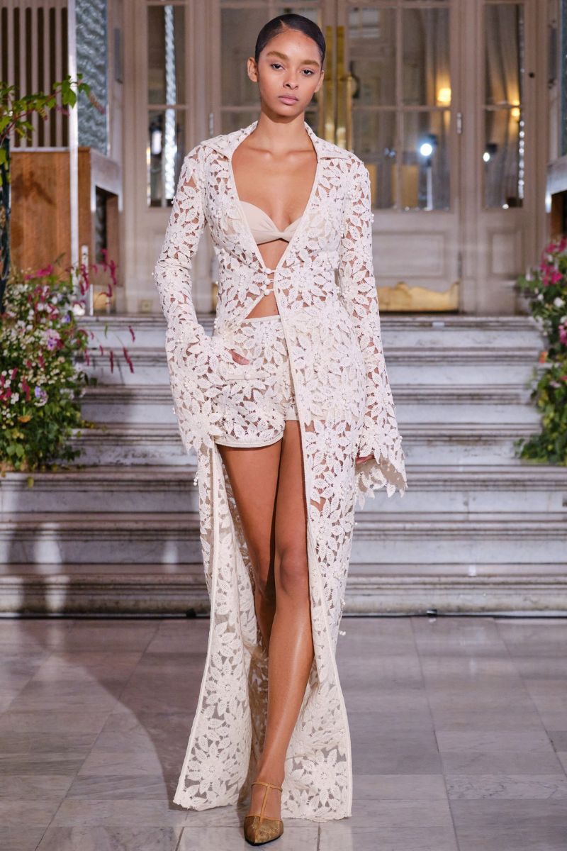 BEIGE FLORAL LACE COAT - CULT MIA