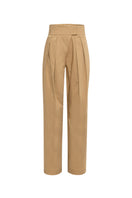 SÉLONE VEYRA pleated trousers in warm camel color, stylish pants with a tailored fit and elegant pleats.