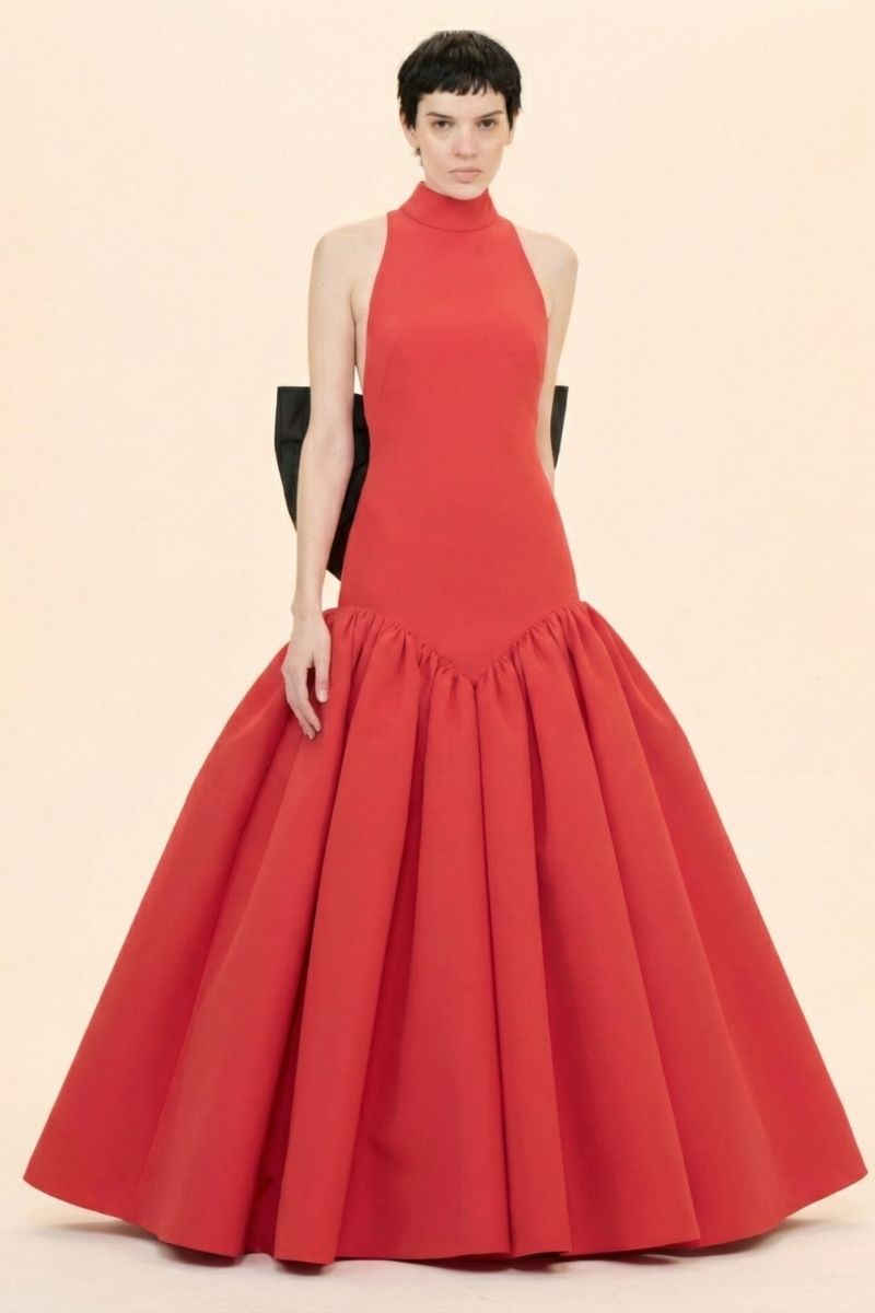 Nihan Peker ÉVAN red gown featuring elegant flowing fabric and intricate detailing, perfect for formal occasions.