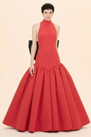 Nihan Peker ÉVAN red gown featuring elegant flowing fabric and intricate detailing, perfect for formal occasions.