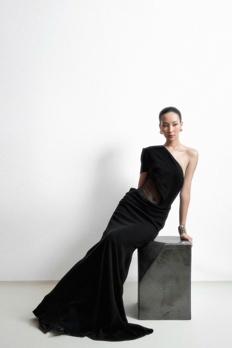 CALMING NOIR GOWN IN BLACK - CULT MIA