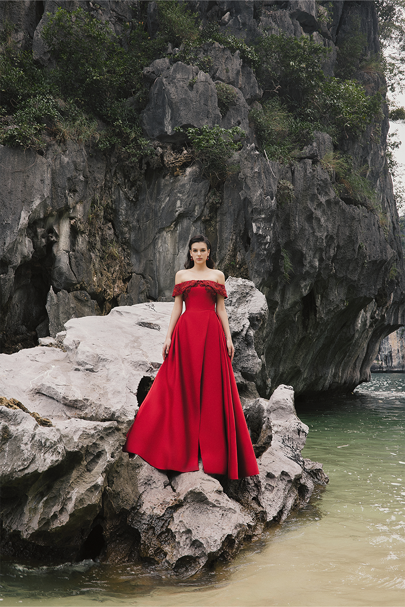 BAMBOO TAFFETA GOWN IN RED - CULT MIA