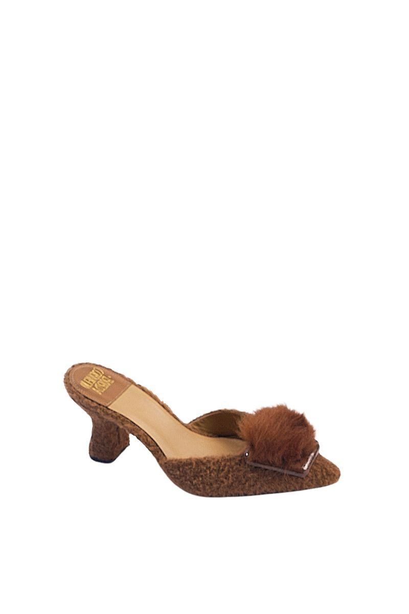 ROBERTA CARAMEL POINTED MULES - CULT MIA