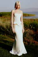 White low waist satin maxi skirt from Sudi Etuz, flowing fabric with a high slit and elegant design for a stylish look.