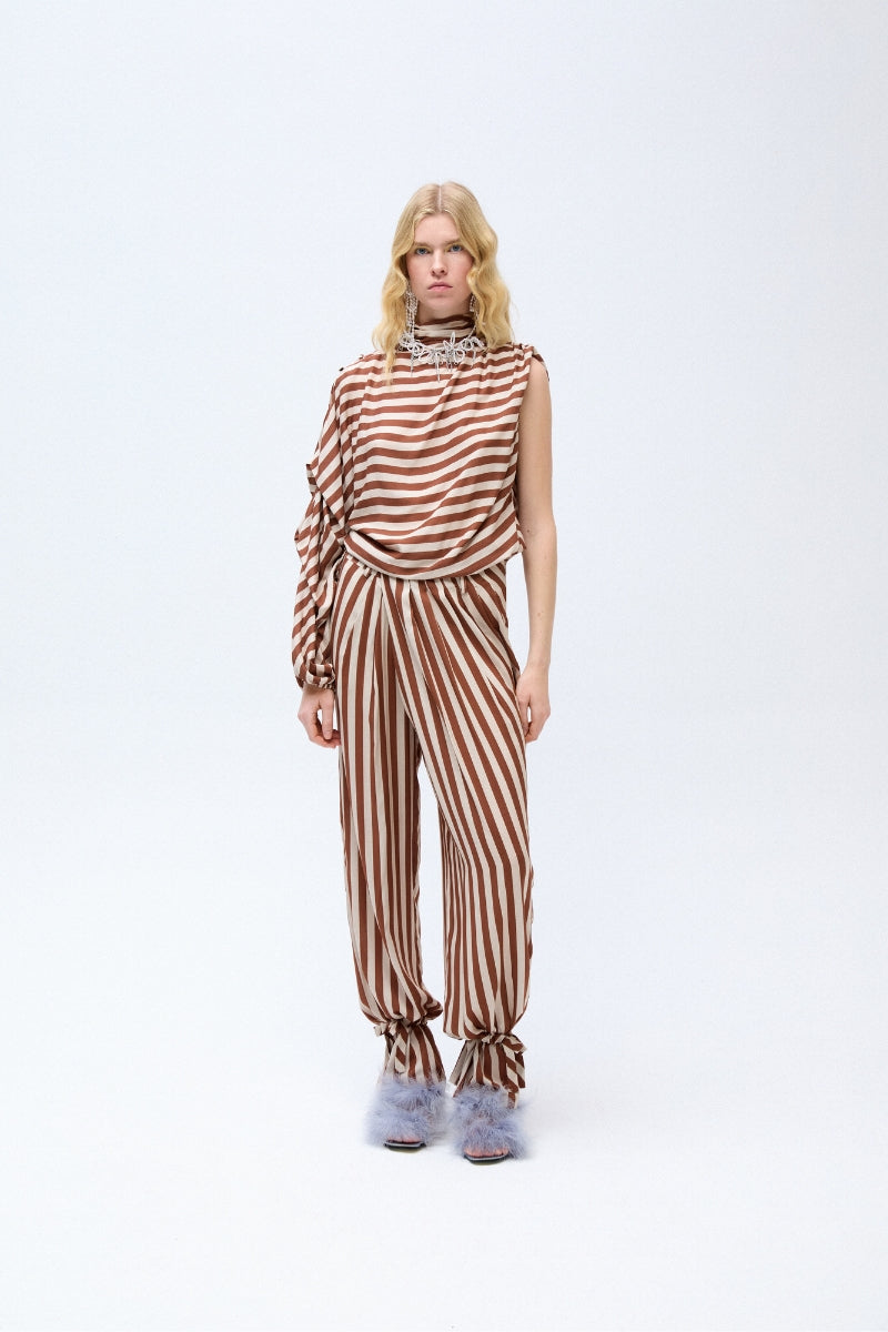 ColoReve Octavien pants in brown striped fabric, tailored fit with classic design and side pockets, casual and stylish.