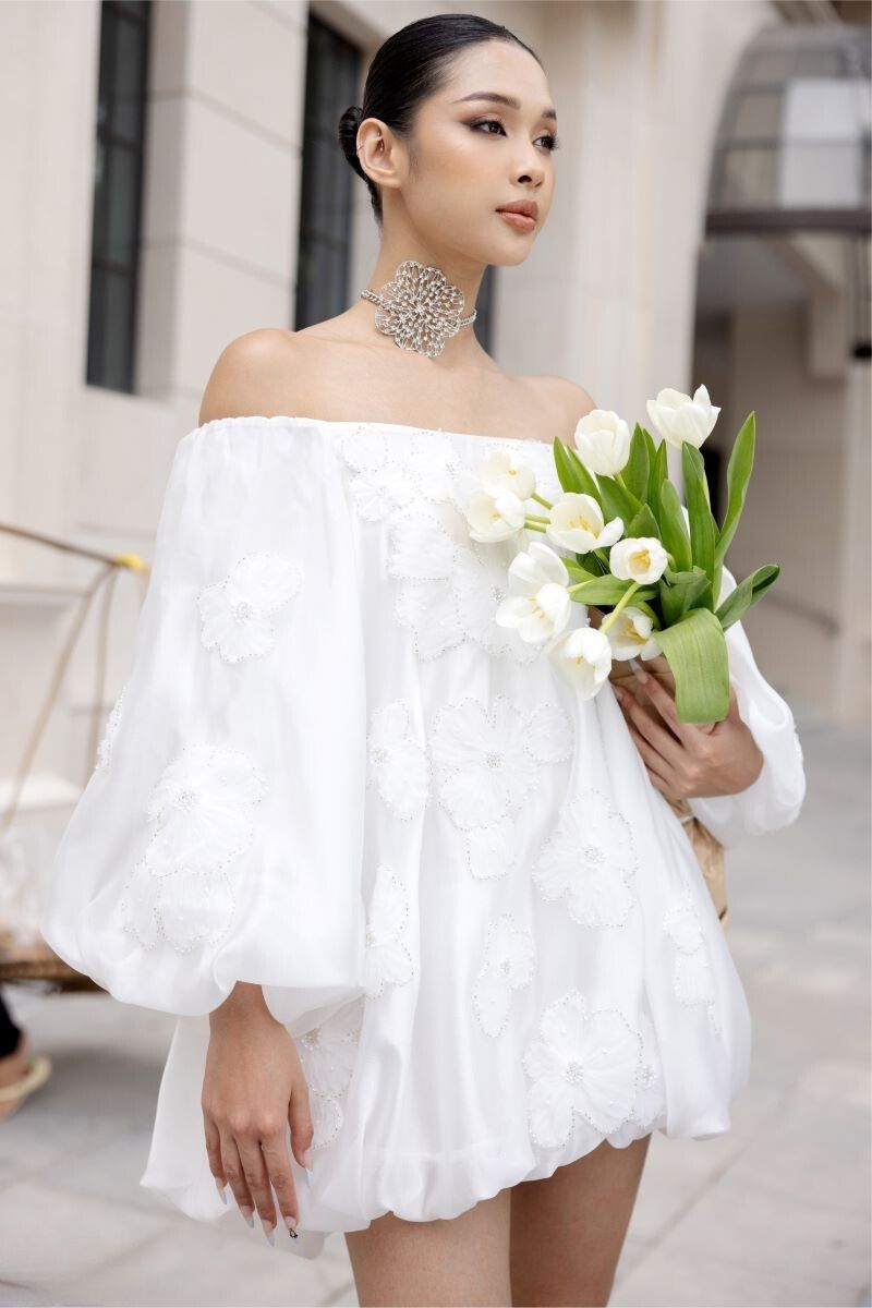 21Six AIMEE White SHINY SILK 3D FLORAL MINI DRESS | Cult Mia 21Six AIMEE White SHINY SILK 3D FLORAL MINI DRESS | Cult Mia