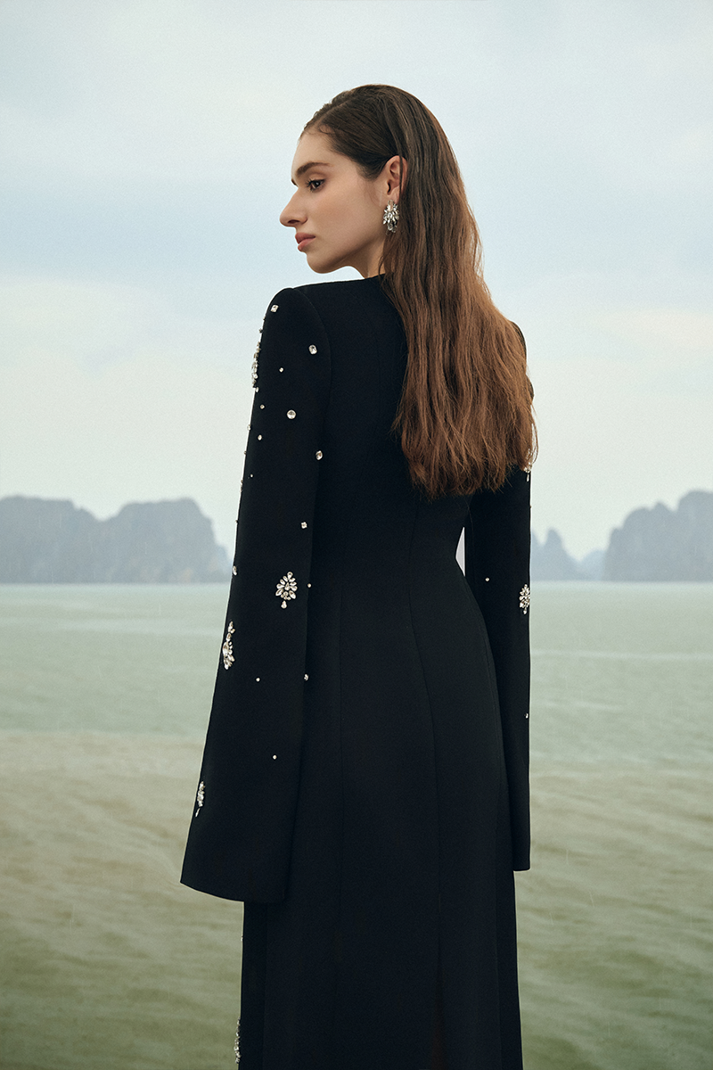 ROUND NECK CRYSTAL EMBELLISHED DRESS - CULT MIA