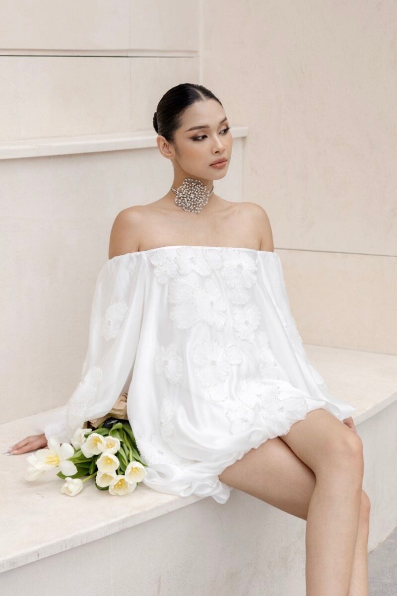 AIMEE WHITE SHINY SILK 3D FLORAL MINI DRESS - CULT MIA