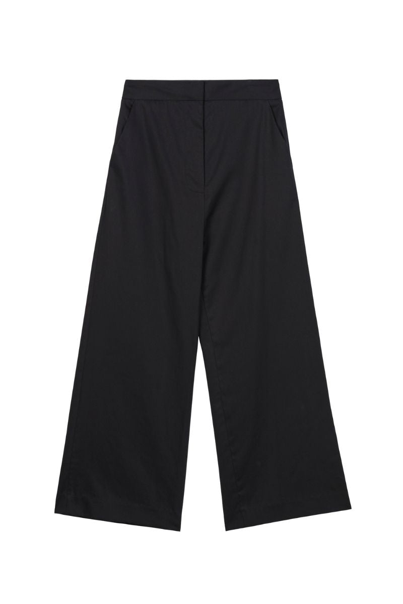 Dāl the Label cotton twill pants in a relaxed fit, showing the waistband and front pockets on a neutral background.