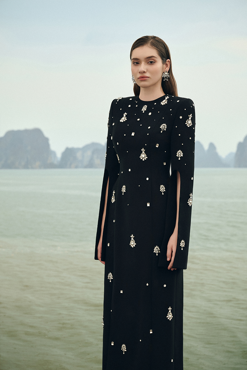ROUND NECK CRYSTAL EMBELLISHED DRESS - CULT MIA