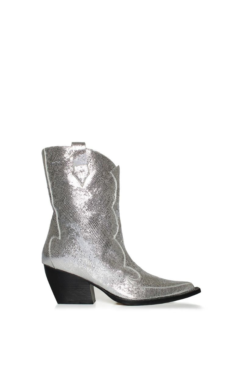 DALLAS COWBOY BOOTS IN SILVER - CULT MIA